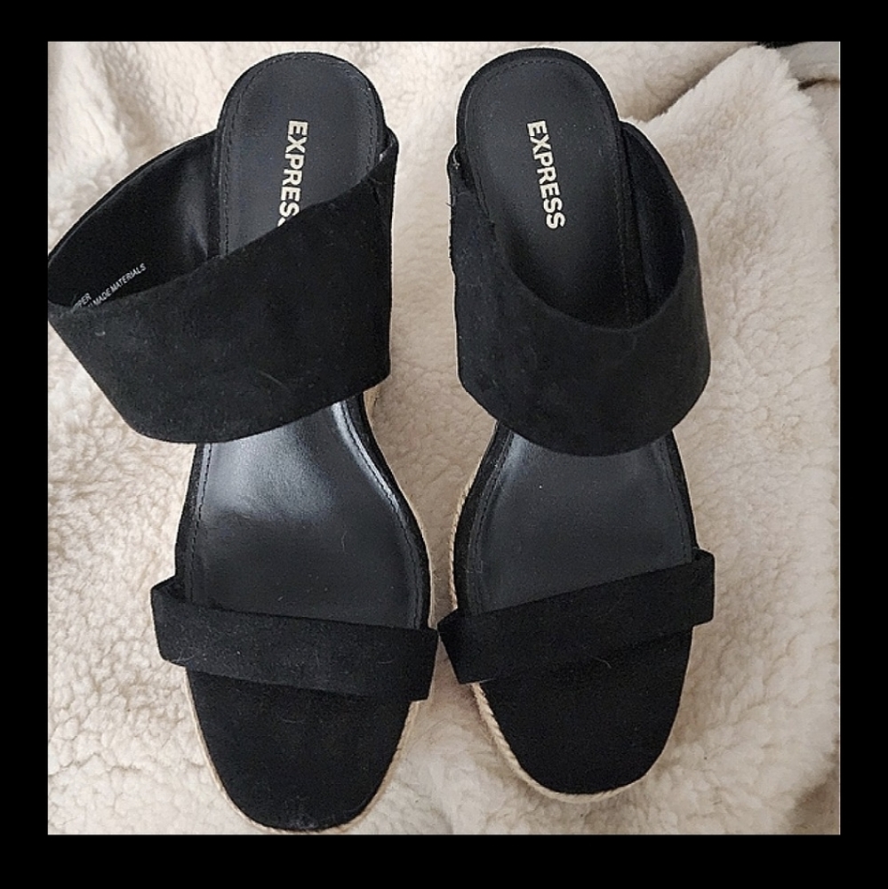 New never worn,Size 9, Express Black suede wedges